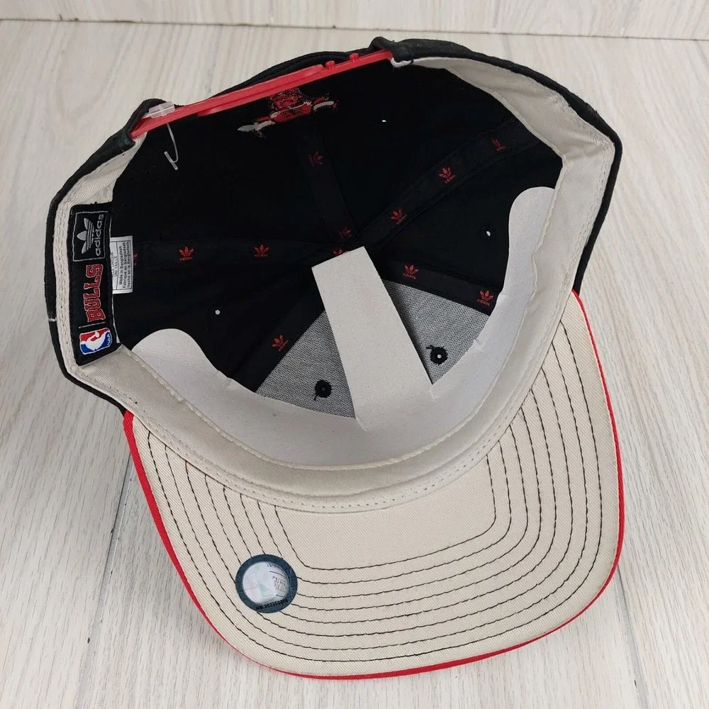 Adidas Chicago Bulls Snapback Hat Mens OSFM Black Red NBA Trefoil Flat Brim Cap‎
